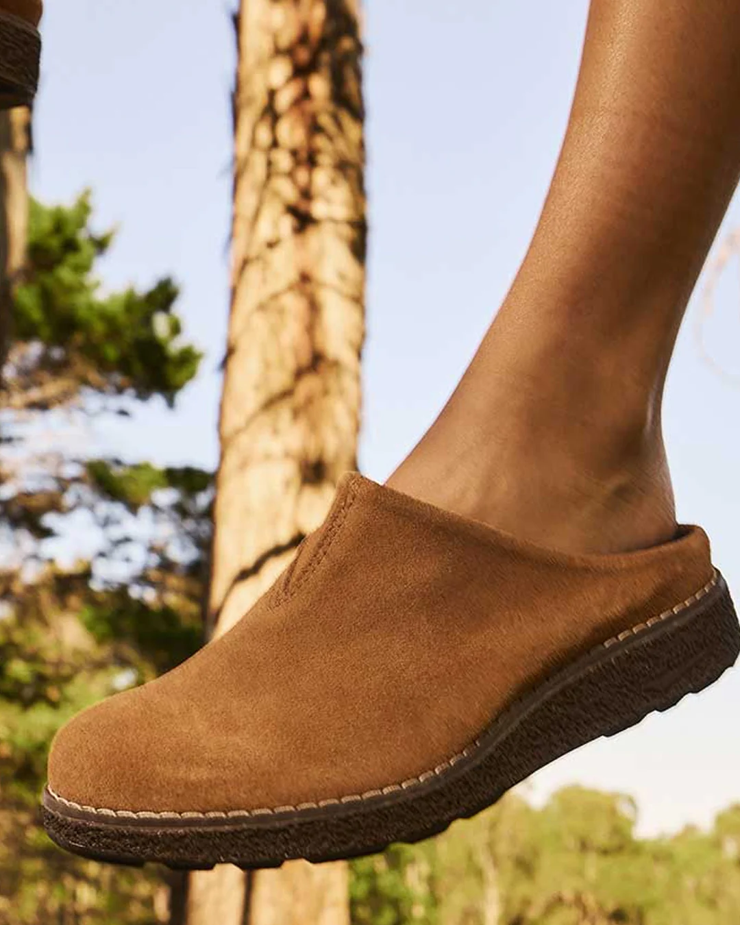 Blundstone 2686 Sahara Tan Suede Aerocork Clogs - Image 2