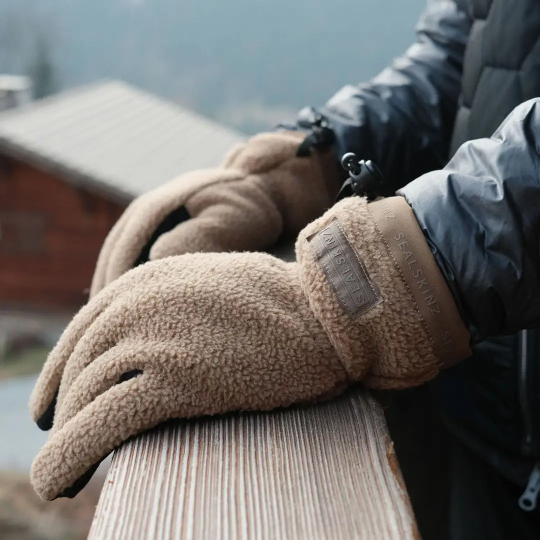 Sealskinz Hoveton Fleece Glove - Image 2